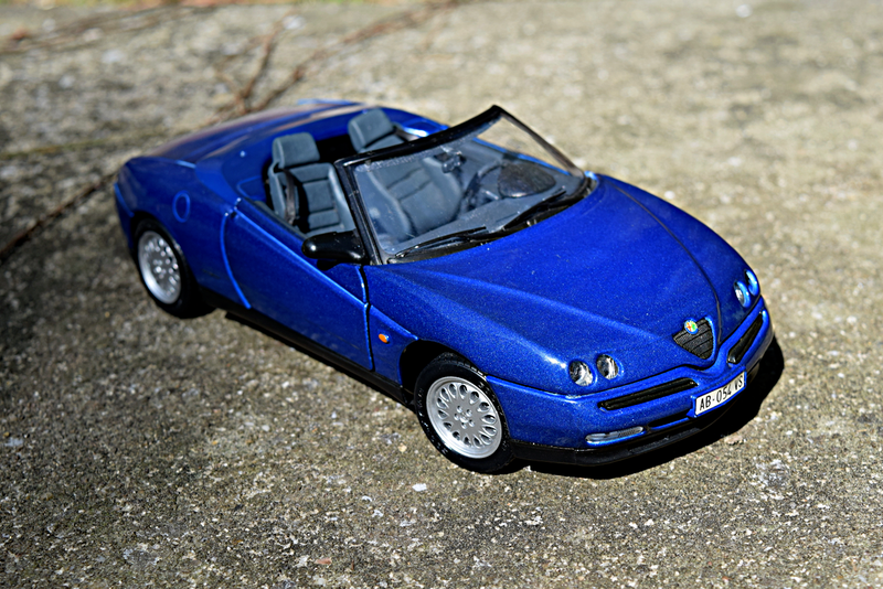 Illustration for article titled 1995 Alfa Romeo Spider by Maisto